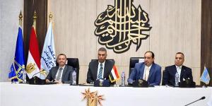 محافظ
      أسوان
      يستقبل
      مدير
      صندوق
      ...