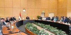 وزير
      الاسكان
      يجتمع
      باللجنة
      التنسيقية
      العليا
      لبحث
      سبل
      ترشيد
      استهلاك
      الطاقة
      والمياه