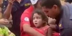 انتشال
      جثمان
      والدة
      الطفلة
      حور
      وشقيقها
      من
      أسفل
      أنقاض
      عقار
      حدائق
      القبة
      المنهار