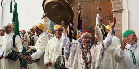 مهرجان
      "كناوة
      وموسيقى
      العالم"
      يعيد
      إلى
      الصويرة
      نغمة
      المحبة
      والبركة