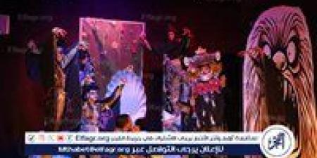 قومية
      المنيا
      تعرض
      "الإسكافي
      ملكا"
      بمهرجان
      فرق
      الأقاليم
      المسرحية