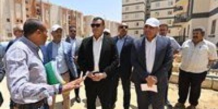 وزير
      الإسكان
      يتفقد
      أعمال
      تطوير
      المحاور
      والطرق
      الرئيسية
      ومشروعا
      سكنيا
      ومحطة
      صرف
      صحي
      بمدينة
      بدر