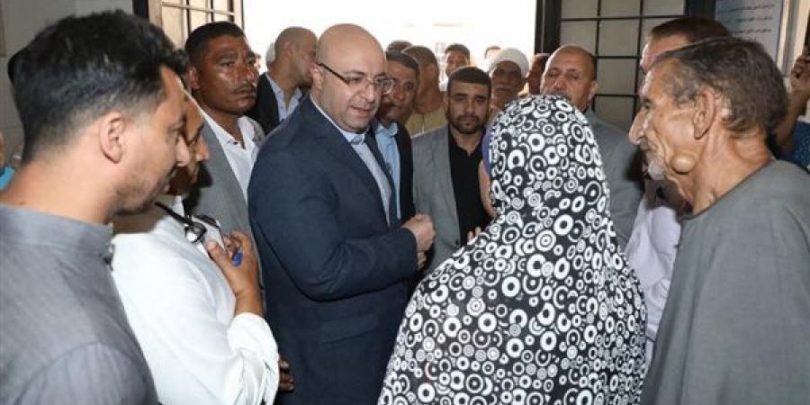 محافظ
      بني
      سويف
      يزور
      قرية
      "كوم
      ...