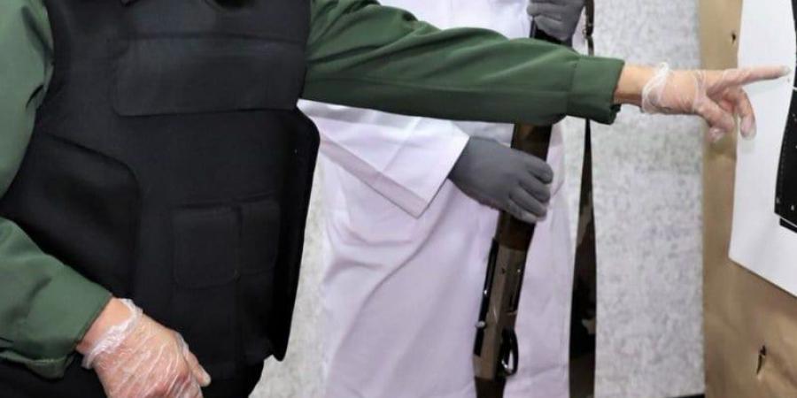 أعيرة
      نارية
      تصيب
      دركيا
      بسيدي
      بيبي‎