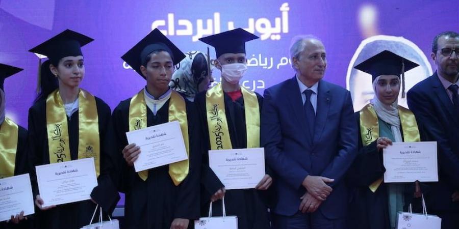 برادة
      يكرم
      التفوق
      في
      الباك