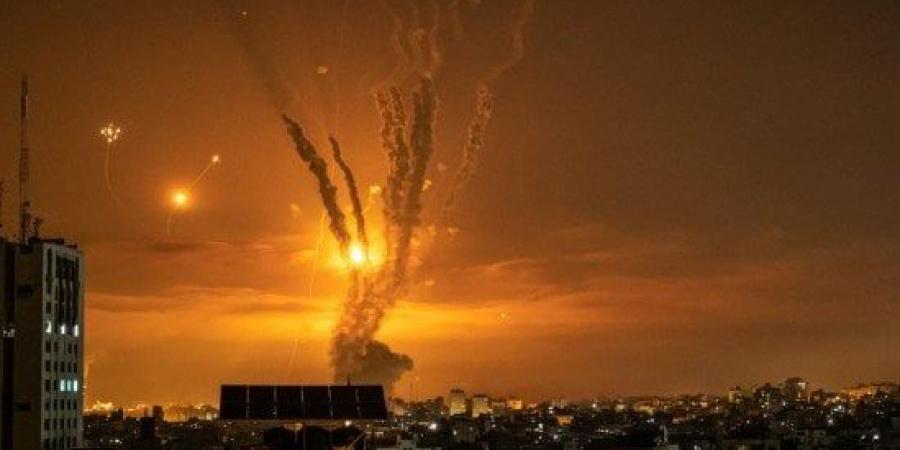وسائل
      إعلام
      عبرية:
      صاروخ
      إيراني
      يصيب
      مبنى
      في
      تل
      أبيب