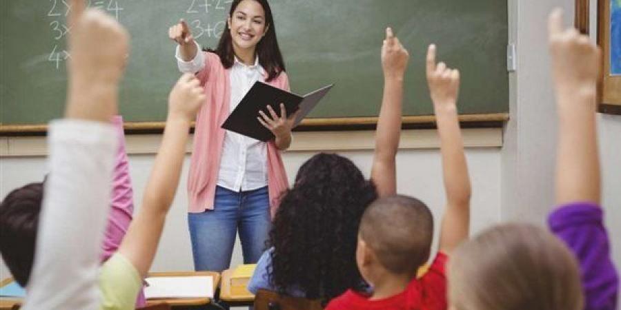 التربية
      والتعليم
      تبدأ
      إجراءات
      مد
      خدمة
      المعلمين
      بعد
      سن
      المعاش