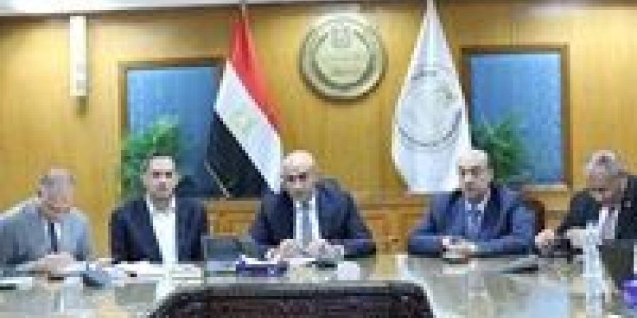 وزير
      التعليم
      يواصل
      متابعة
      غرفة
      عمليات
      امتحانات
      الثانوية
      العامة
      للعام
      الدراسي
      2024/2025