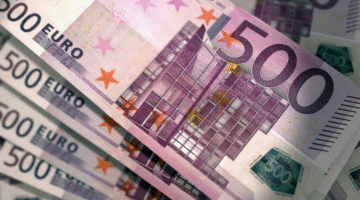 قفزة غير متوقعة .. ارتفاع قياسي جديد في سعر الأورو في السكوار اليوم الإثنين 28 أفريل 2025 ليضغط على السوق السوداء 