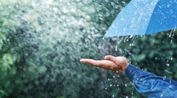 أمطار غزيرة المملكة .. المركز الوطني للأرصاد الجوية يرفع الانذار الأحمر والبرتقالي لقاطني تلك المدن ويحذر من تأثير الظواهر الجوية المصاحبة