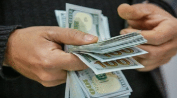 استقرار نسبي وتوقعات بالارتفاع ..  سعر 100 دولار في العراق اليوم في ختام التعاملات