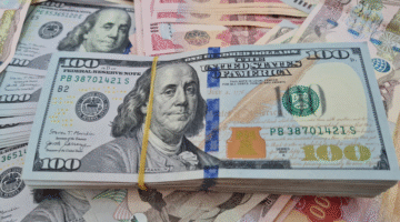 “الأخضر يواصل تراجعه”.. انخفاض سعر الدولار في بورصة الكفاح اليوم الخميس 2025/5/1 شراء وبيع في سوق العملات والصرافات