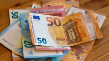 “اليورو يلعب بينا طوبة!”.. سعر اليورو مقابل الدينار العراقي اليوم الخميس 1 مايو 2025 يصدم السوق ð±ð¶